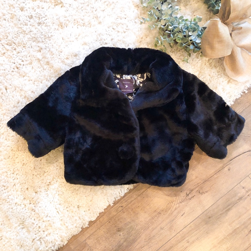 Forever 21 Faux Fur Black Shrug / Bolero